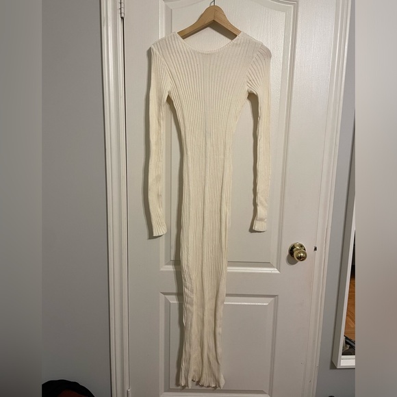 PrettyLittleThing Maternity Cream Knitted Midaxi Tie Back Bodycon Dress - Picture 2 of 3